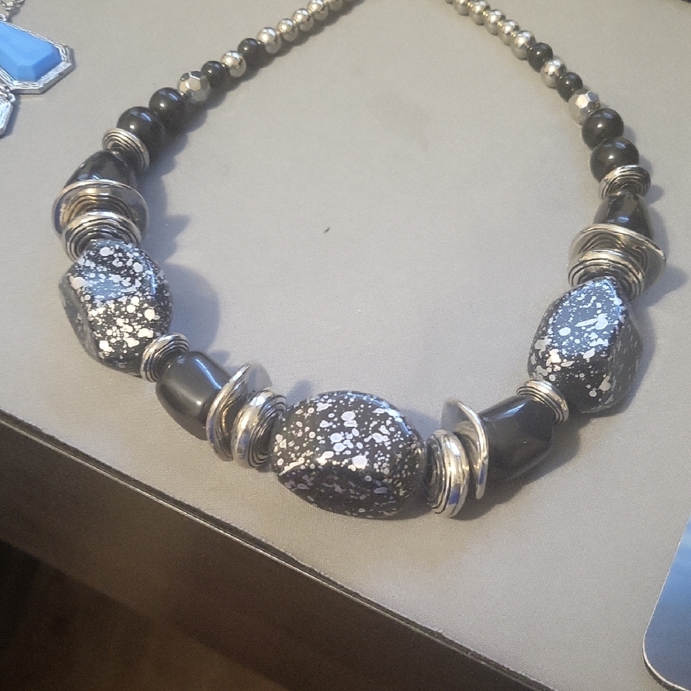 Black and Silver Necklace - Picture 2 of 3